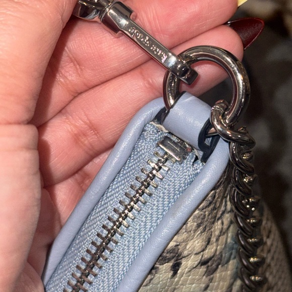 Kate Spade New York
ZIPPY SNAKE EMBOSSED CONVERTIBLE CROSSBODY - Picture 4 of 7